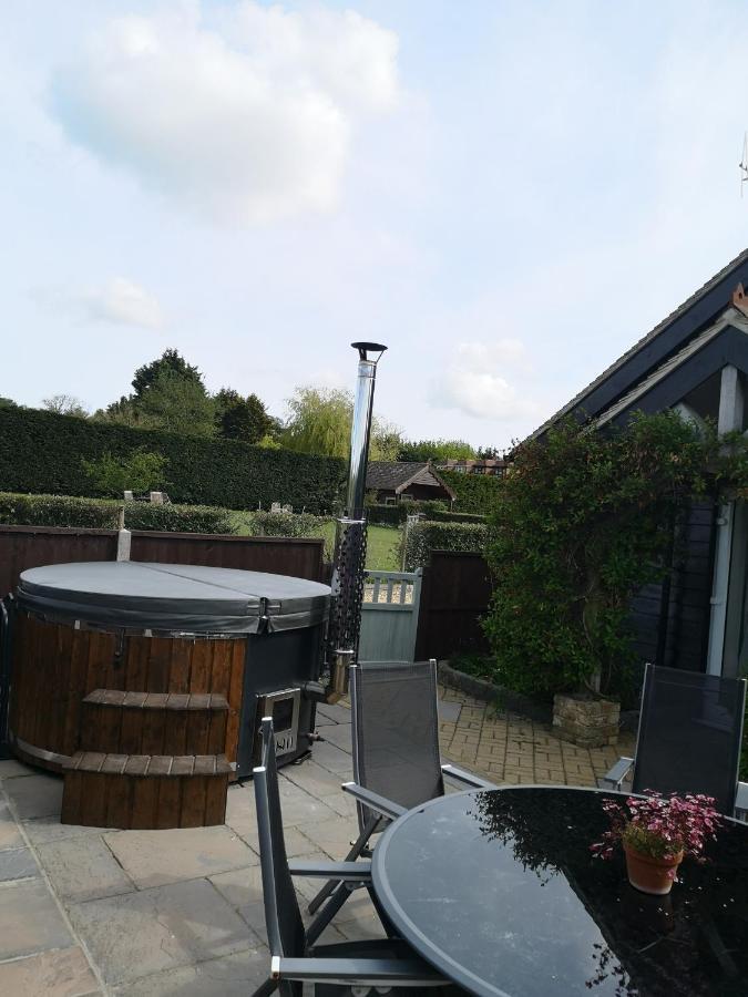 Oak Cottage With Private Log Fired Hot Tub Maidstone Zewnętrze zdjęcie